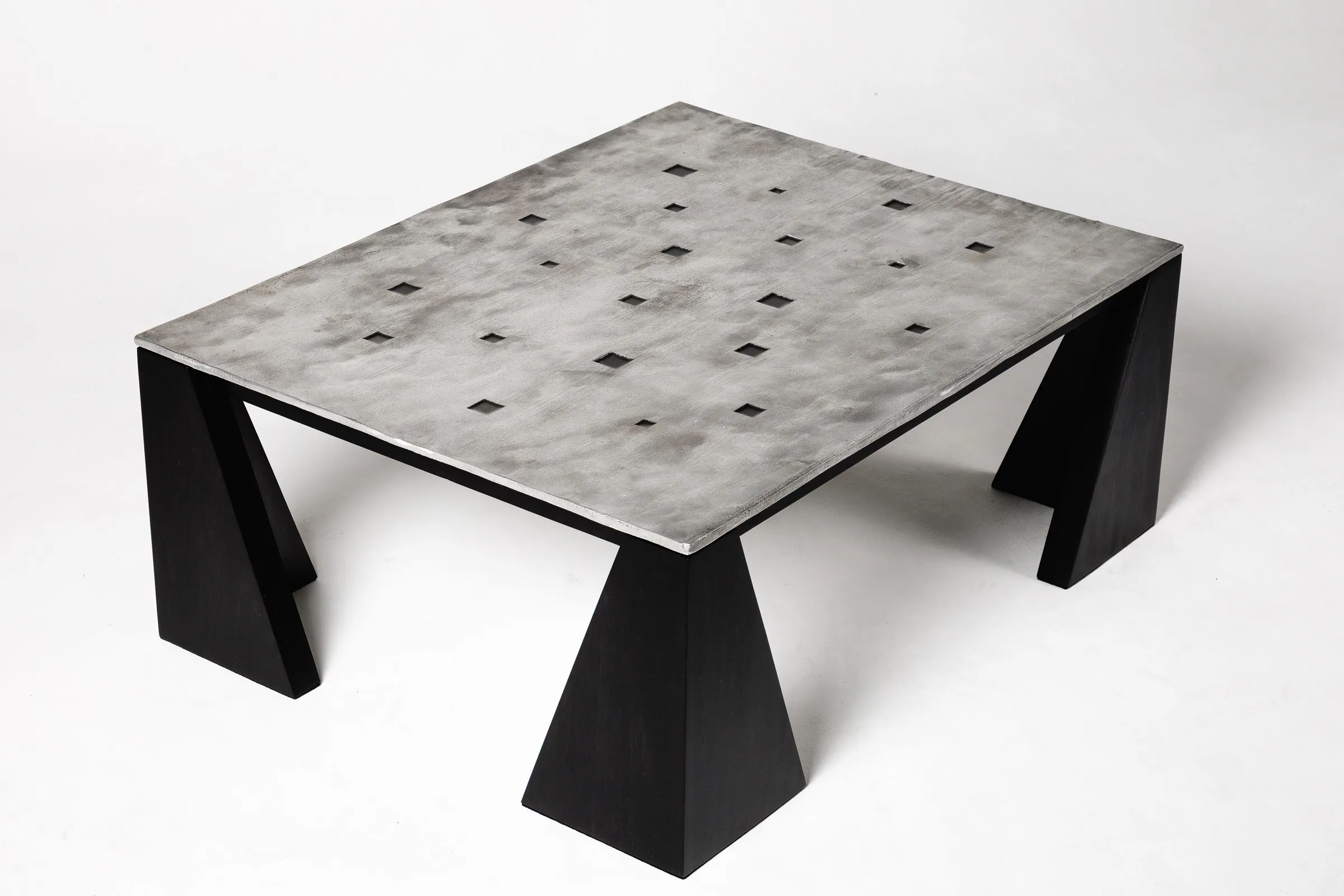 Mesa de Centro Plano, em perspectiva superior, da coleção Massiva, da DONÓ Design.